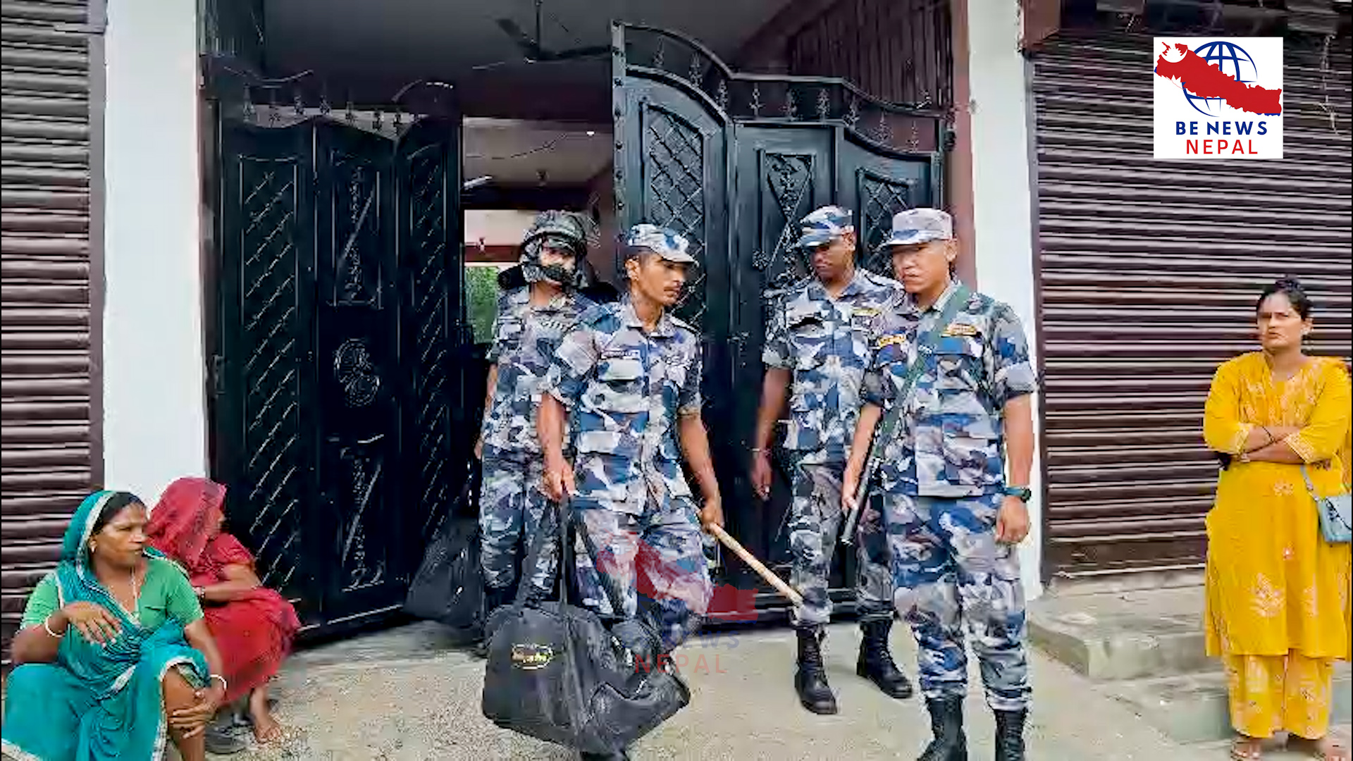 विराटनगर–१४ स्थित सुरेश यादवको घरमा सशस्त्र प्रहरीले बुधबार बिहान छापा....