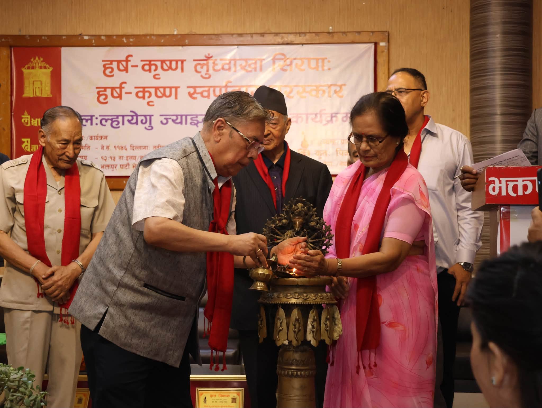 कुतः पिकाकबाट तीन स्रष्टा पुरस्कृत